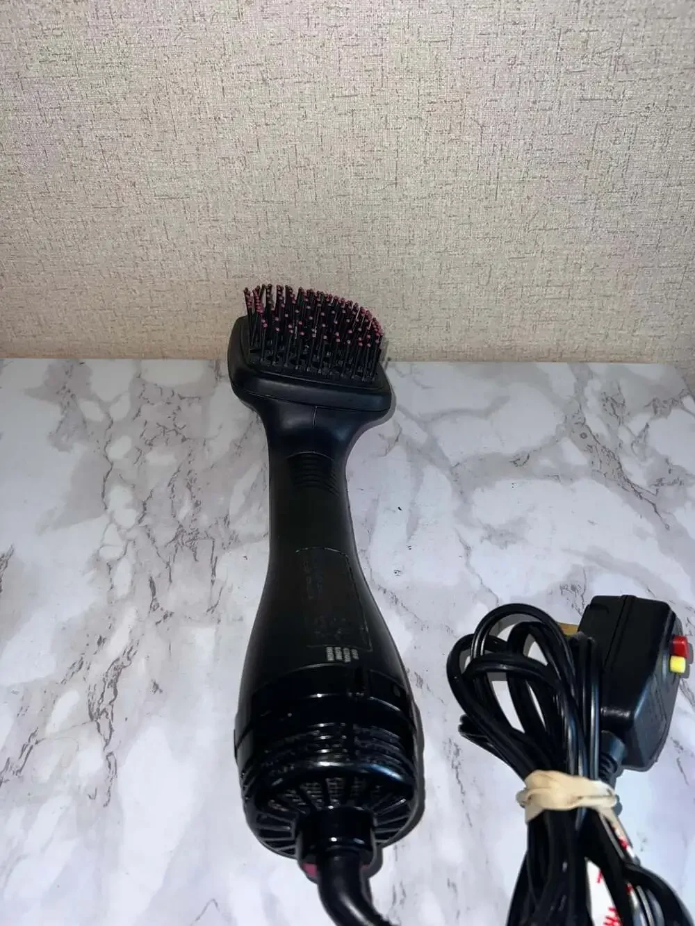 REVLON One-Step Hair Dryer and Styler Model RVDR5212